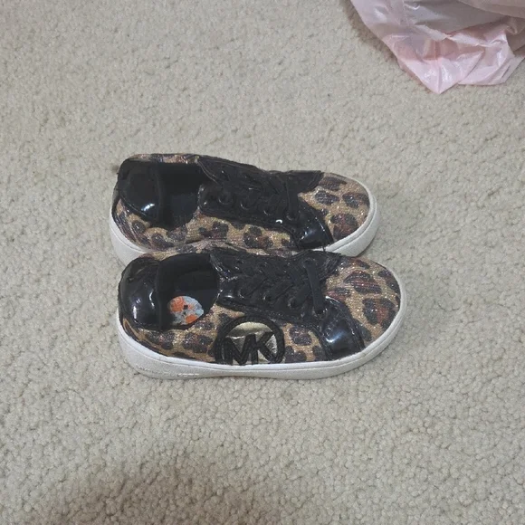 Micheal Kors Kids Sneakers - Picture 3 of 5